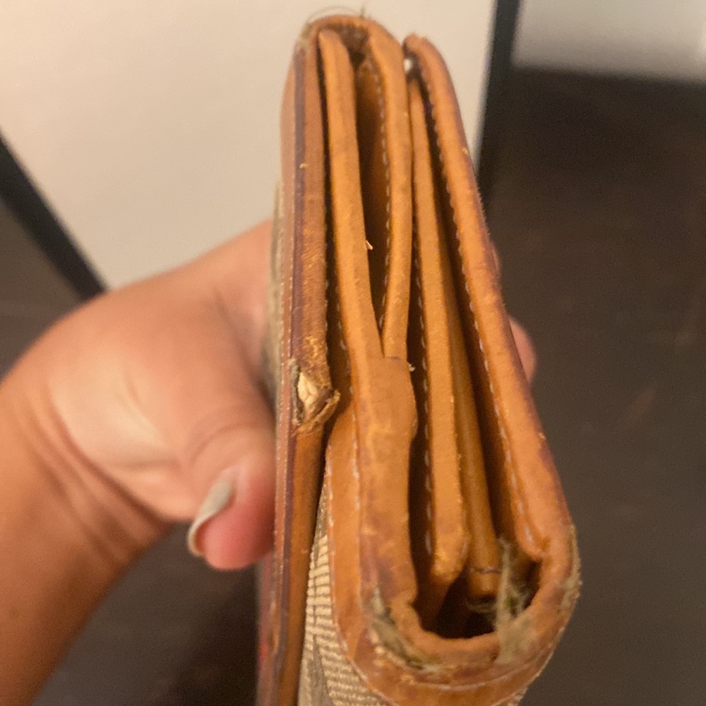 Authentic Gucci Wallet - Picture 14 of 16
